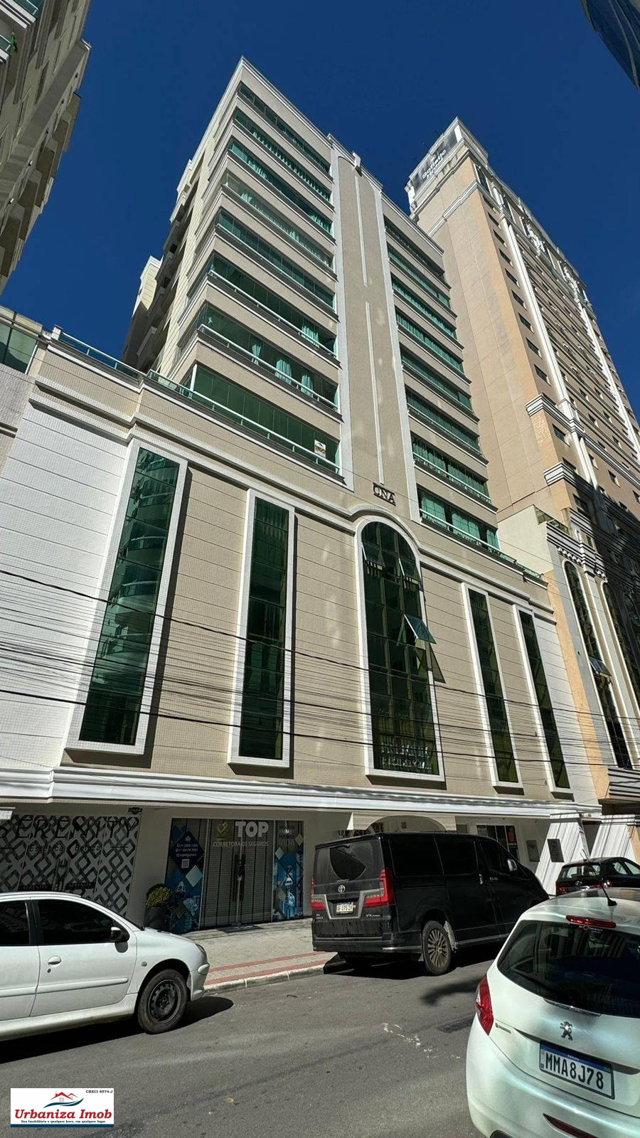 Apartamento à venda com 3 quartos, 105m² - Meia Praia,Itapema