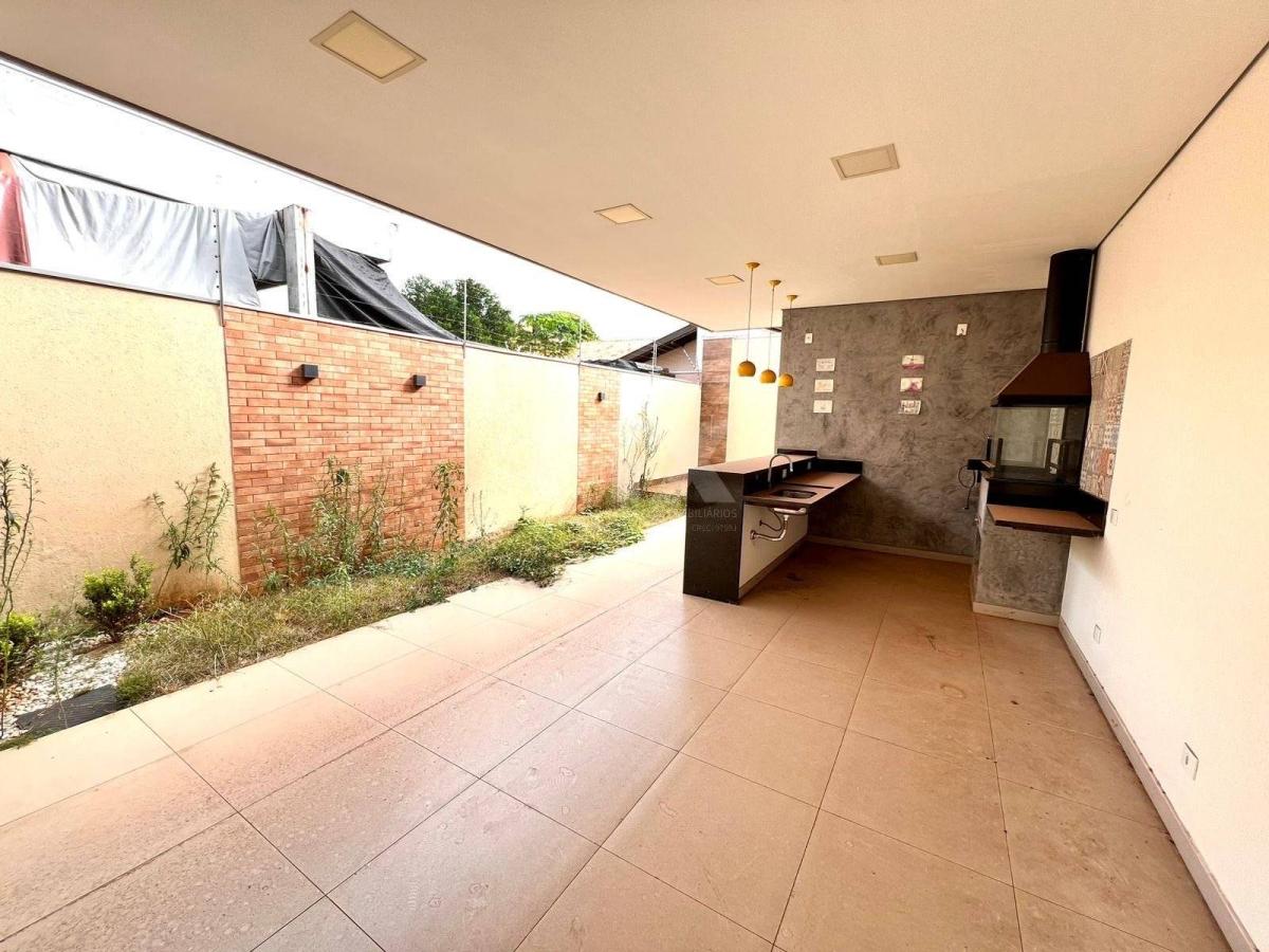 Sobrado à venda com 3 quartos, 184,00m² - Rita Vieira,Campo Grande